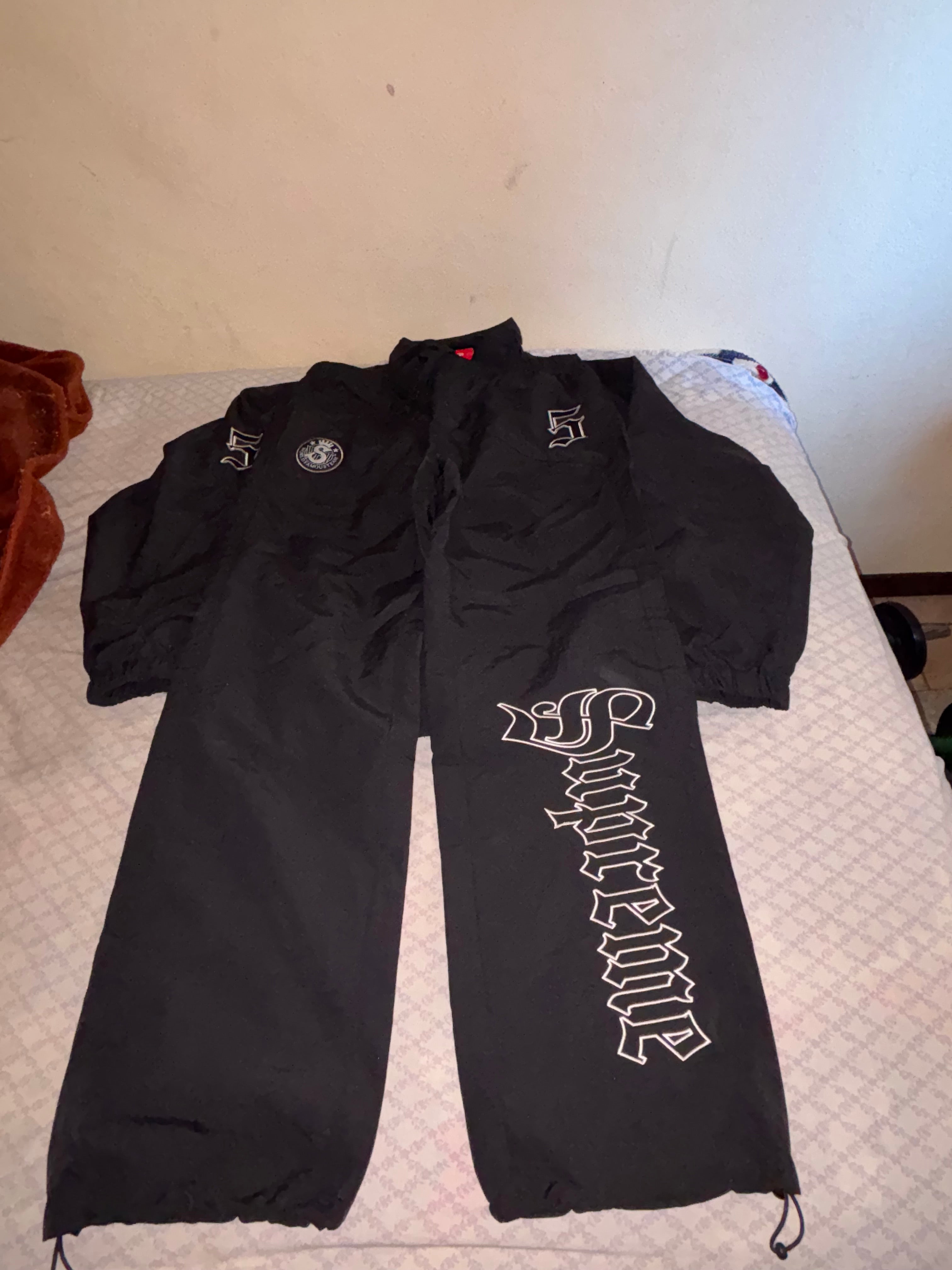 Completa tuta Supreme